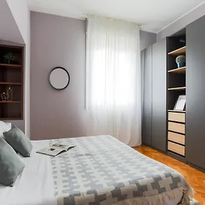 The Rent - Spacious One-bedroom In Moscova District Milan